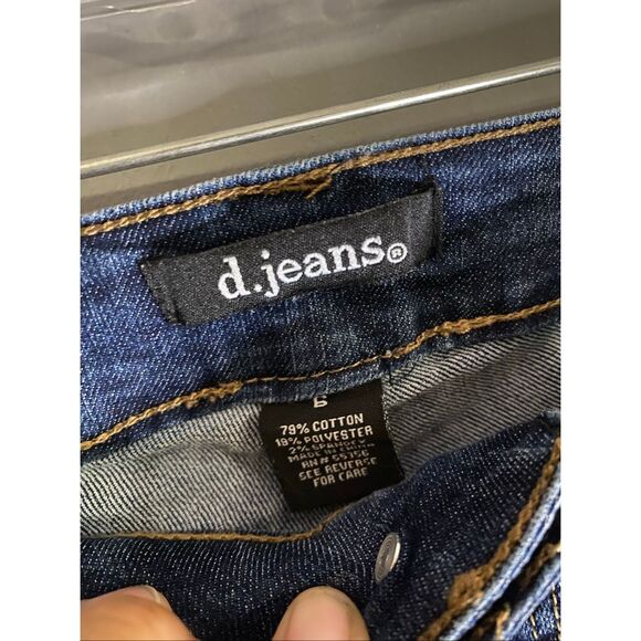 D. Jeans Medium Wash Capri’s Size 6 - Picture 4 of 5